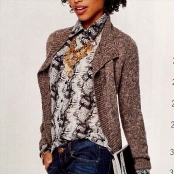 CAbi Python Snake Print Sheer Button Top
Chiffon Women's Blouse - Picture 2 of 12